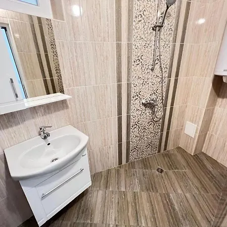 Comfort With Parking Apartment *